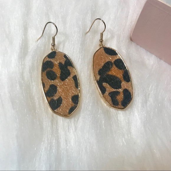 NWT Oval Shaped Leopard Earrings - Picture 4 of 5